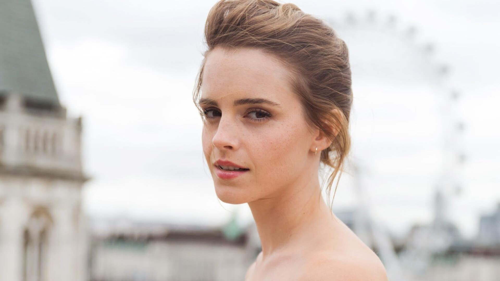 “运动舞蹈:金牛区城北体育馆上演炫目舞步,观众们为舞者们热血沸腾”